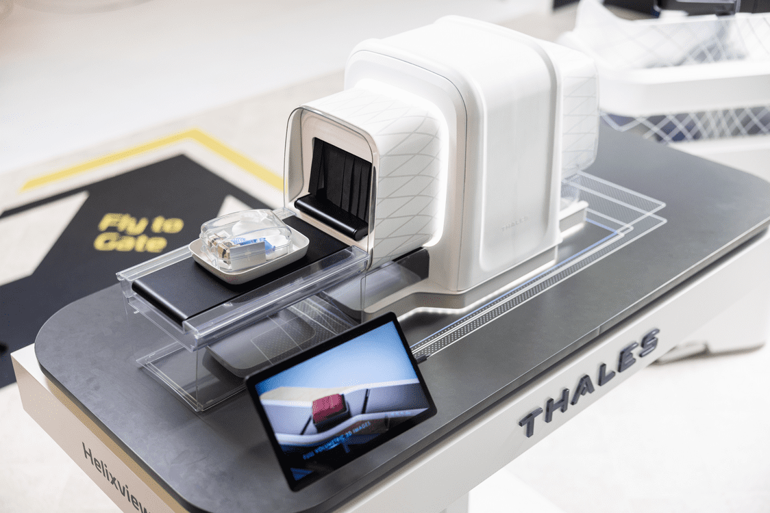 Maquette Helixview de scanner aéroportuaire de bagages pour Thales - design Félix et associés